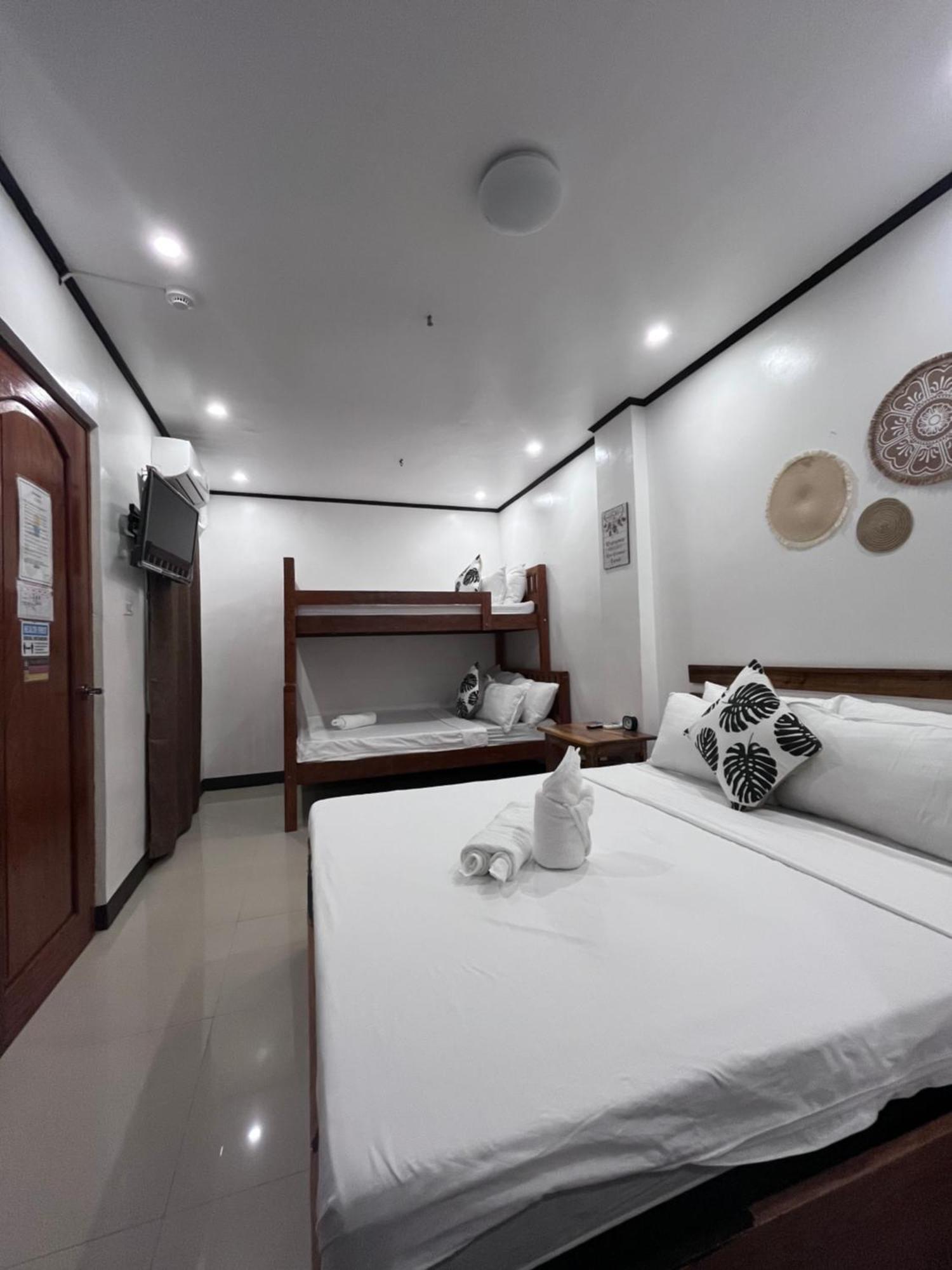 Islanders Inn - Корон Екстериор снимка