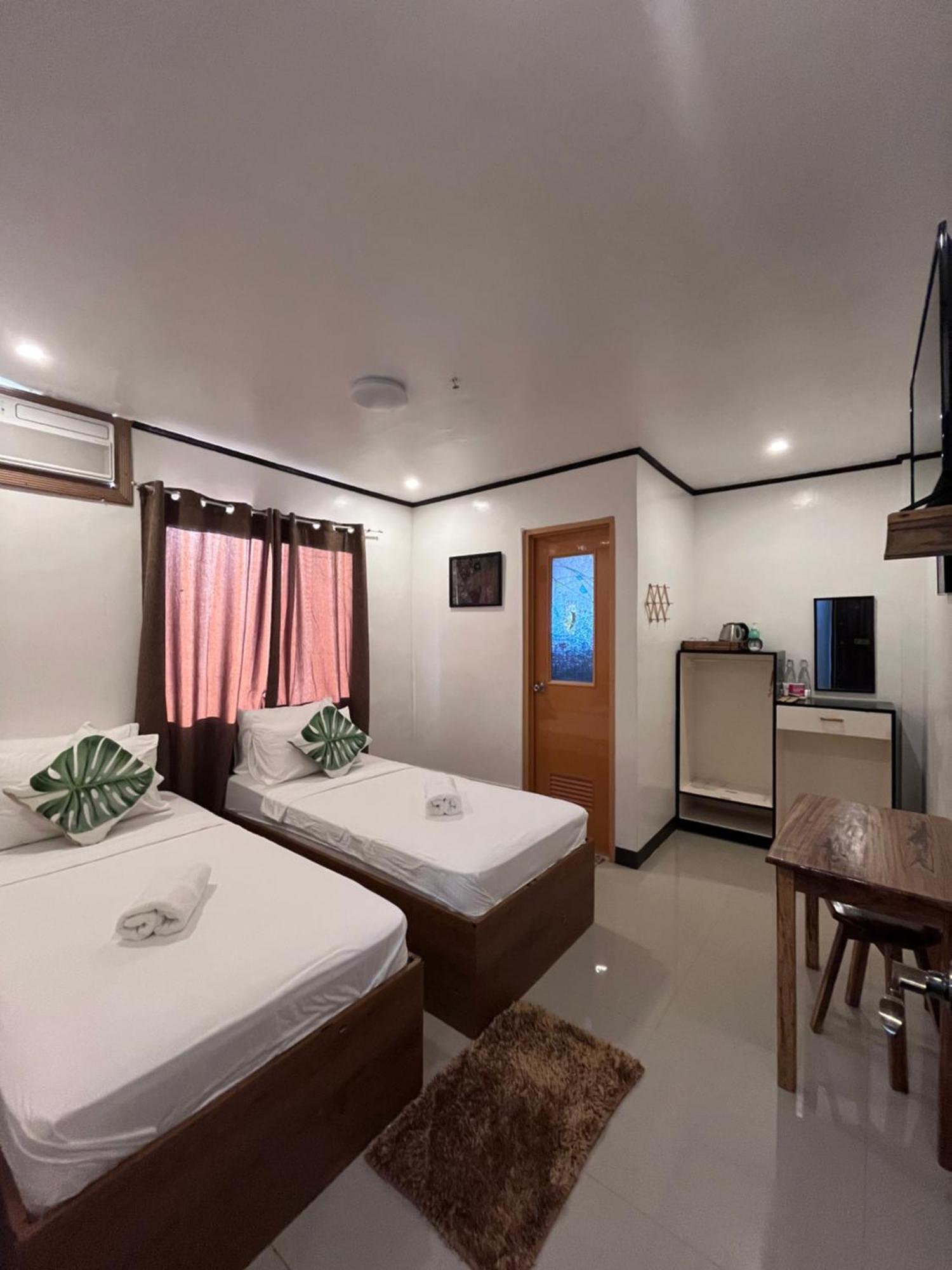 Islanders Inn - Корон Екстериор снимка